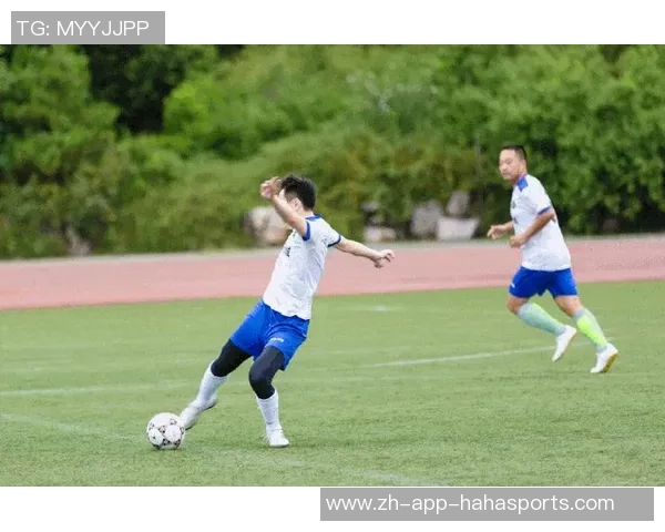 足球全讯：全球赛事动态分析与精彩回顾，助您掌握每一场比赛的精彩瞬间